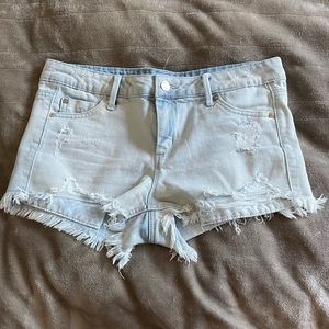 Low rise Tractr light wash jean shorts